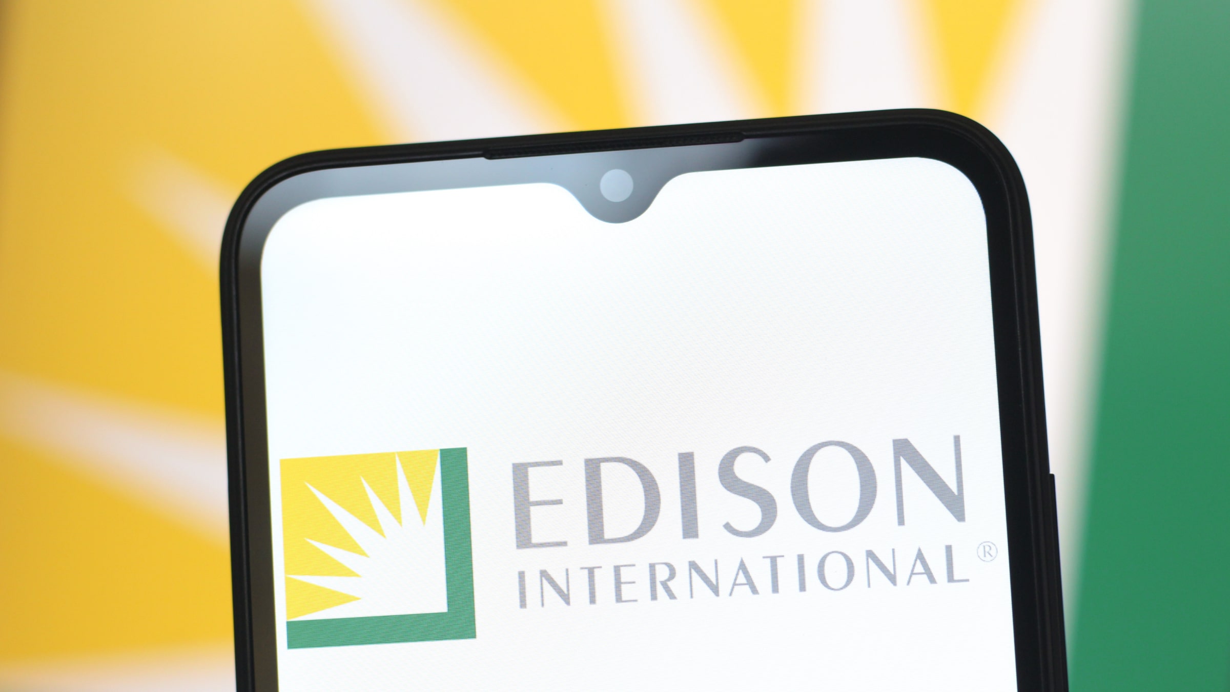 Utilities: Data Center Demand Brings Growth and Risks for Investors
