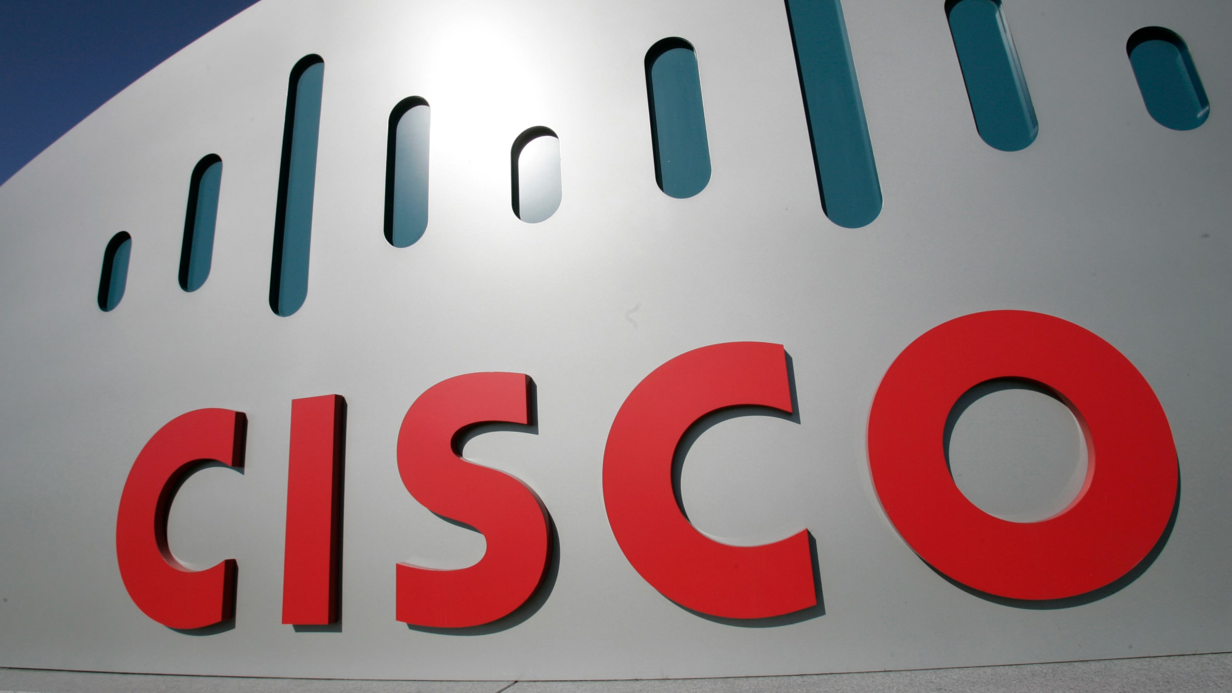 Cisco מעלה את יעד הזמנות ה-AI ל-9 מיליארד דולר