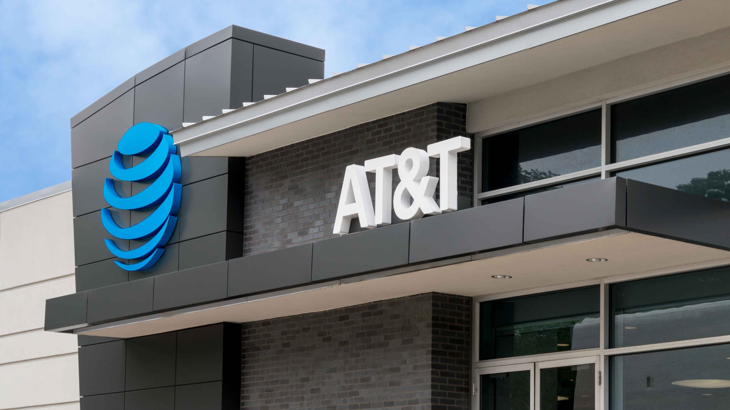 AT&T Earnings: Wireless Competition Remains Challenging; Full Steam ...